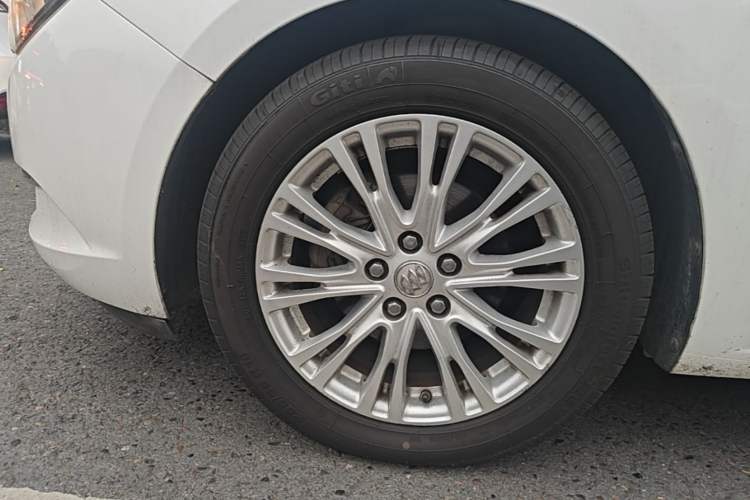 Used Buick GT 2017 15N Manual Elite Version Left Front Wheel Hub