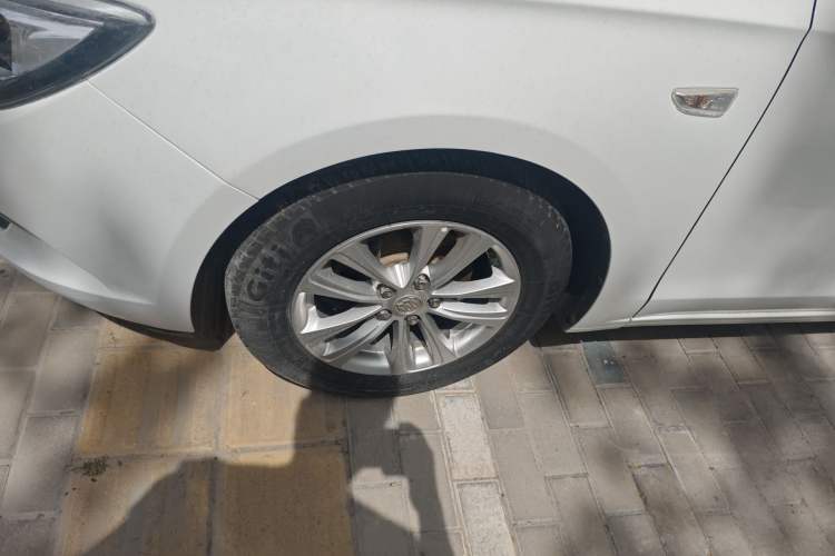 Used Buick GT 2017 15N Automatic Entry-Level Trim Left Front Wheel Hub
