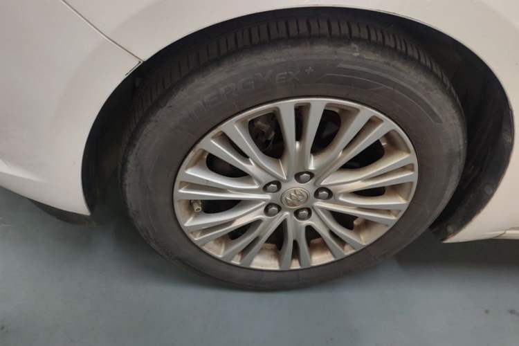 Used Buick GT 2017 15N Automatic Elite Version Left Front Wheel Hub