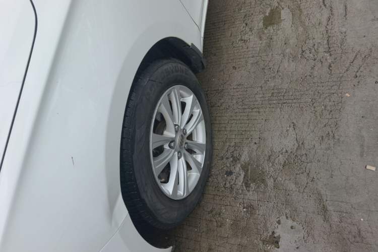 Used Buick GT 2017 15N Automatic Entry-Level Trim Left Front Wheel Hub