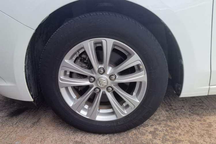 Used Buick GT 2017 15N Manual Entry-Level Trim Left Front Wheel Hub