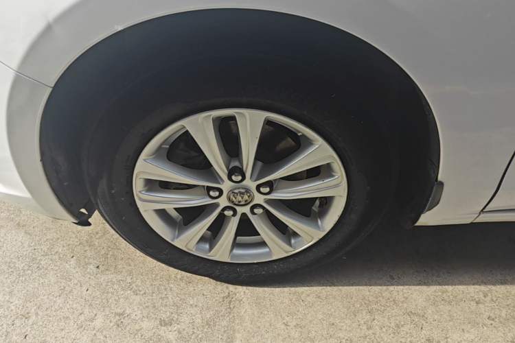 Used Buick GT 2017 15N Automatic Entry-Level Trim Left Front Wheel Hub