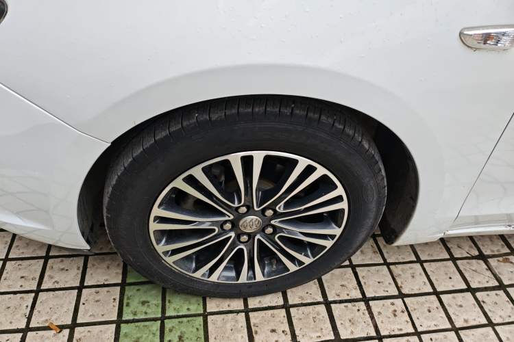 Used Buick GT 2017 15N Automatic Deluxe Edition Left Front Wheel Hub