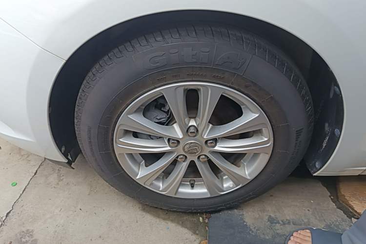 Used Buick GT 2017 15N Manual Entry-Level Trim Left Front Wheel Hub