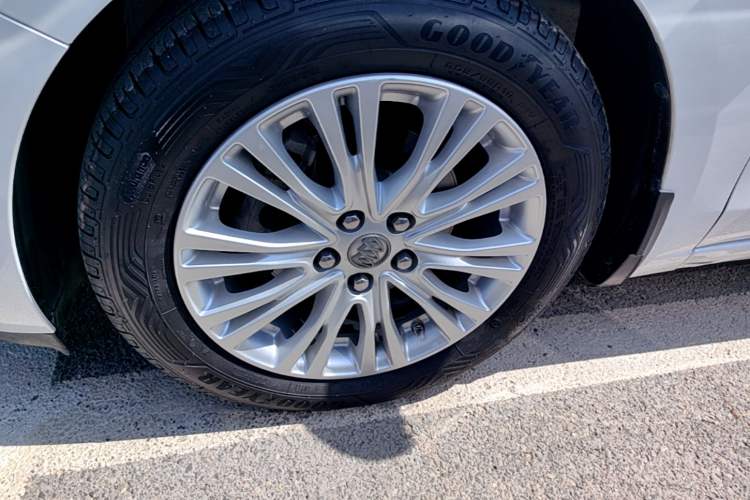 Used Buick GT 2017 15N Automatic Elite Version Left Front Wheel Hub