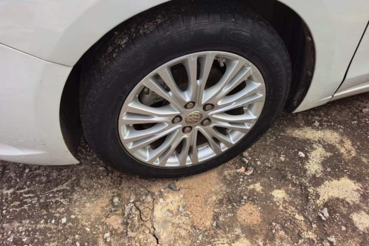 Used Buick GT 2017 15N Automatic Elite Version Left Front Wheel Hub