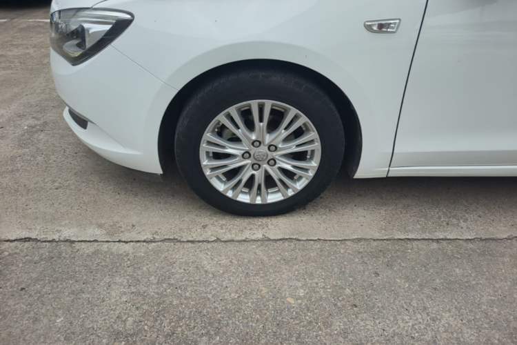 Used Buick GT 2017 15N Automatic Elite Version Left Front Wheel Hub