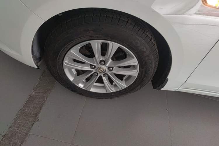 Used Buick GT 2017 15N Manual Entry-Level Trim Left Front Wheel Hub