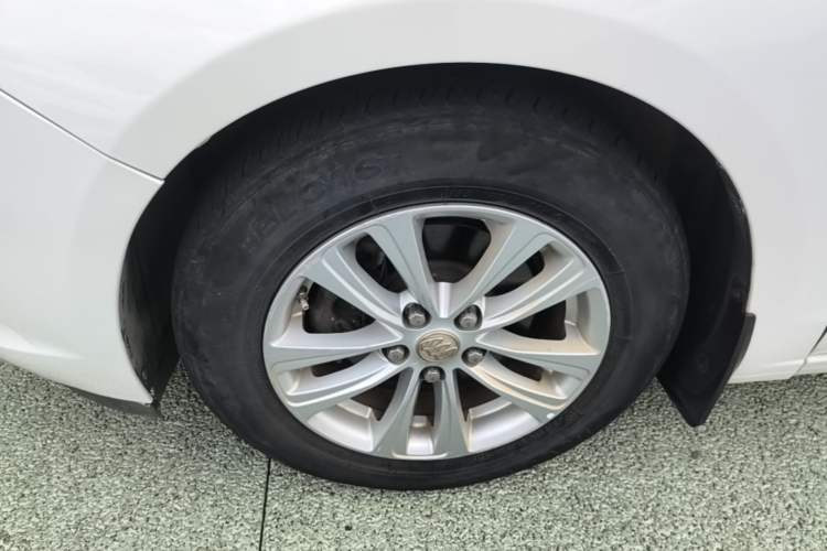 Used Buick GT 2017 15N Automatic Entry-Level Trim Left Front Wheel Hub