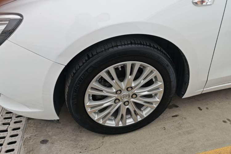Used Buick GT 2017 15N Automatic Elite Version Left Front Wheel Hub