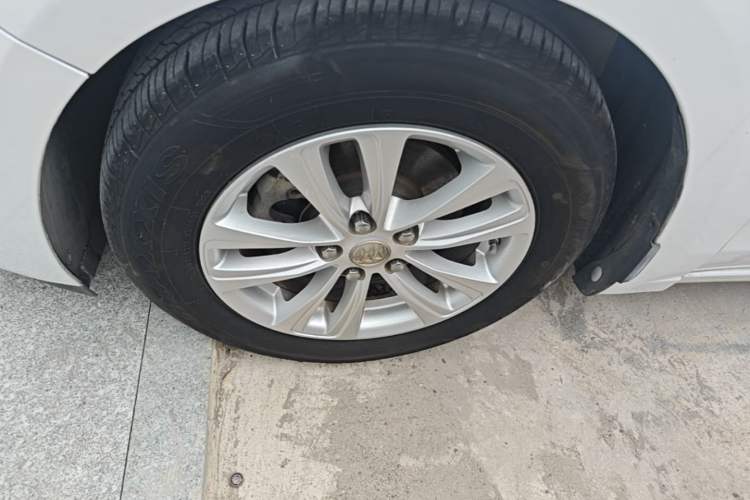 Used Buick GT 2017 15N Automatic Entry-Level Trim Left Front Wheel Hub