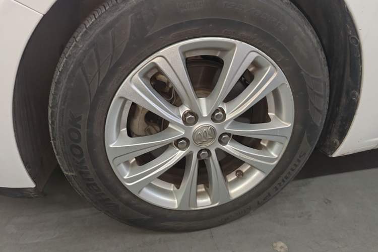Used Buick GT 2017 15N Automatic Entry-Level Trim Left Front Wheel Hub