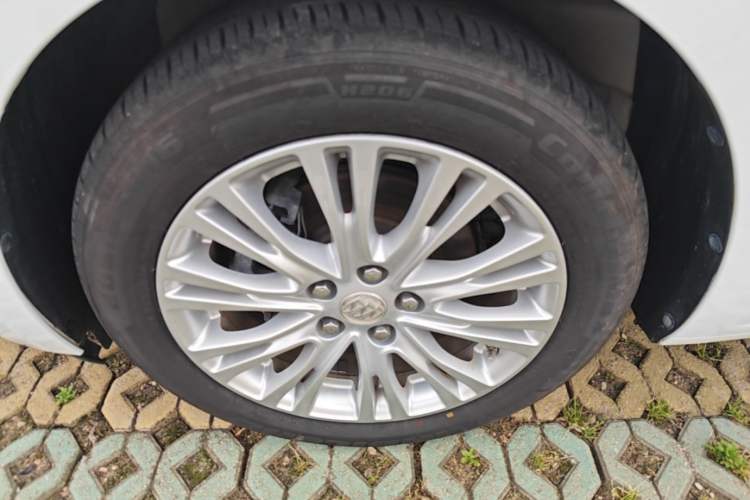Used Buick GT 2017 15N Manual Elite Version Left Front Wheel Hub