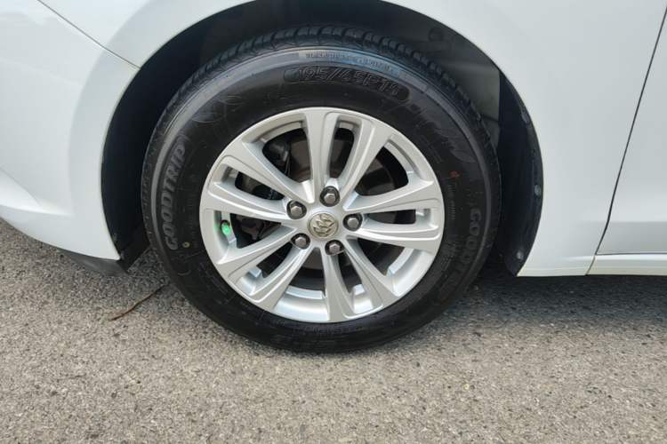 Used Buick GT 2017 15N Manual Entry-Level Trim Left Front Wheel Hub