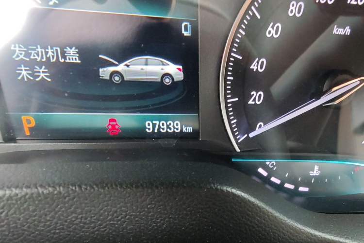 Used Buick GT 2017 15N Automatic Elite Version Odometer Close Up