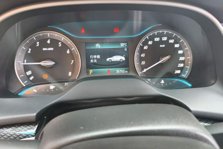 Used Buick GT 2017 15N Automatic Deluxe Edition Odometer Close Up