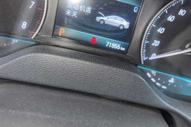 Used Buick GT 2017 15N Automatic Elite Version Odometer Close Up