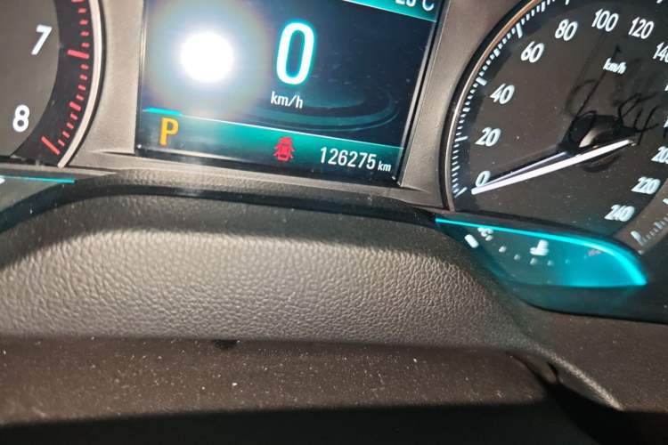 Used Buick GT 2017 15N Automatic Deluxe Edition Odometer Close Up