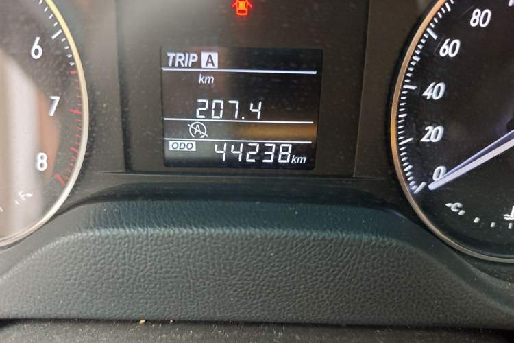 Used Buick GT 2017 15N Manual Entry-Level Trim Odometer Close Up