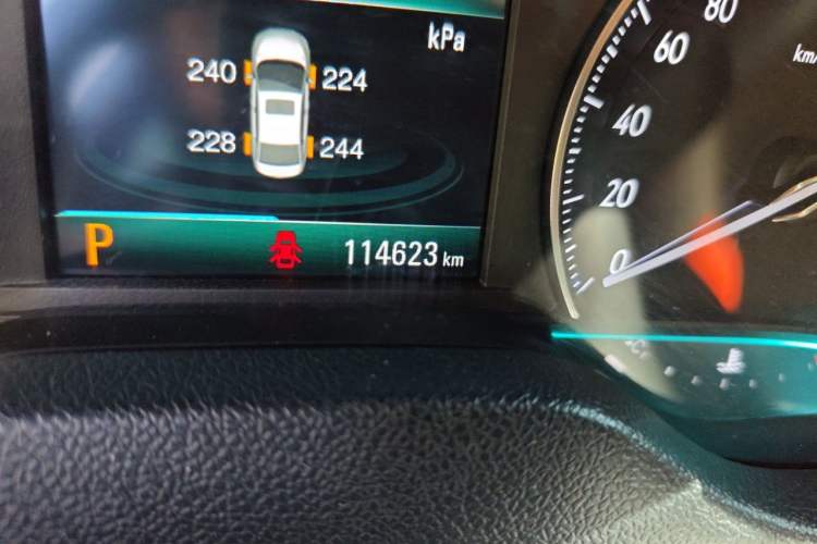Used Buick GT 2017 15N Automatic Elite Version Odometer Close Up