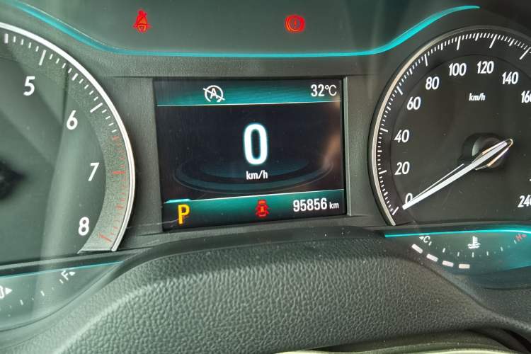 Used Buick GT 2017 15N Automatic Deluxe Edition Odometer Close Up