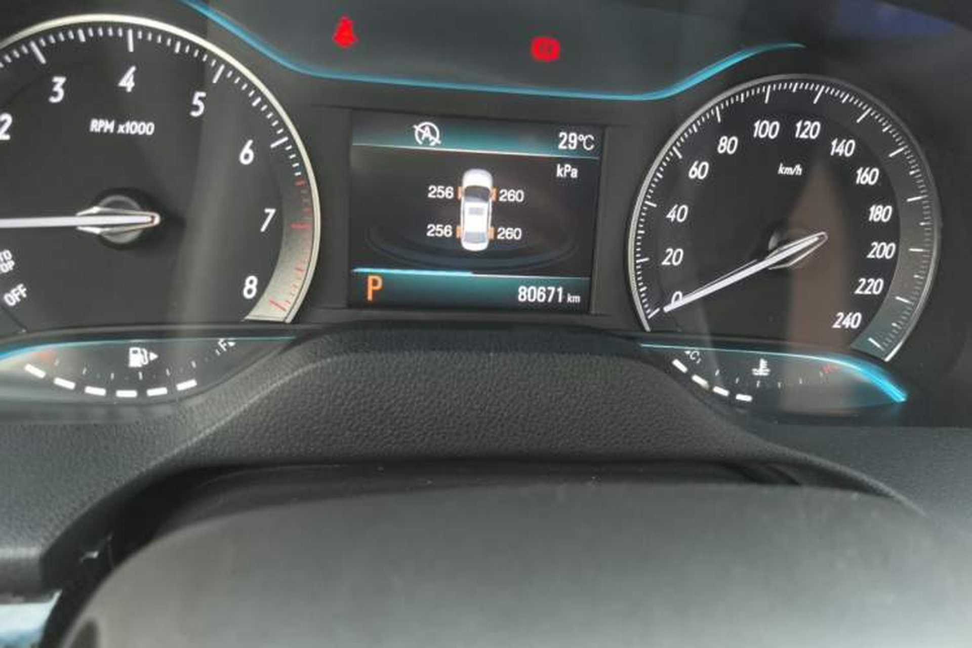 Used Buick GT 2017 15N Automatic Deluxe Edition Odometer Close Up