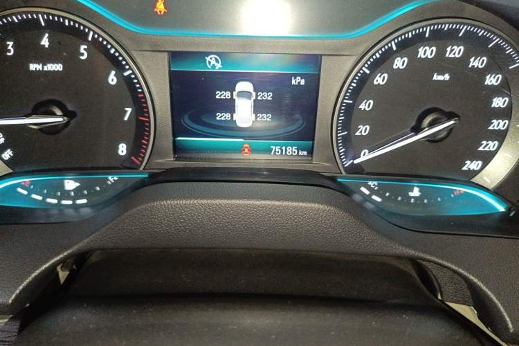 Used Buick GT 2017 15N Manual Elite Version Odometer Close Up