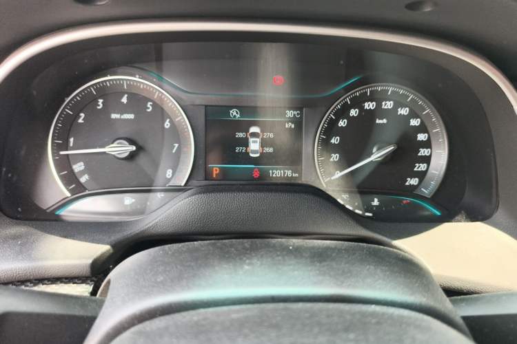 Used Buick GT 2017 15N Automatic Deluxe Edition Odometer Close Up