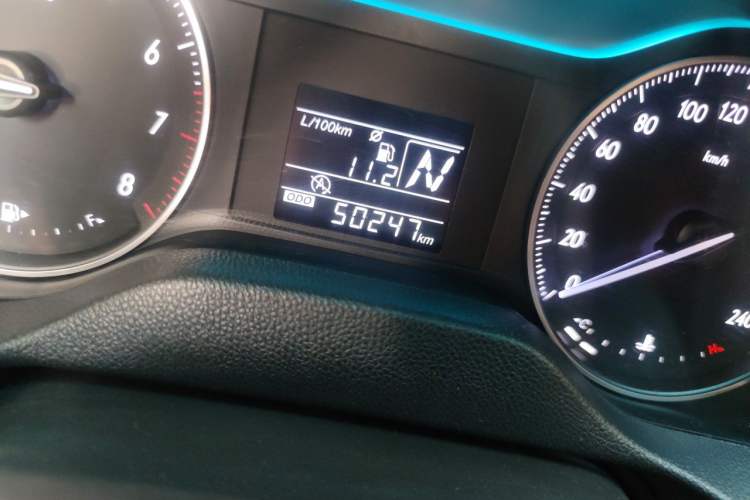 Used Buick GT 2017 15N Automatic Entry-Level Trim Odometer Close Up