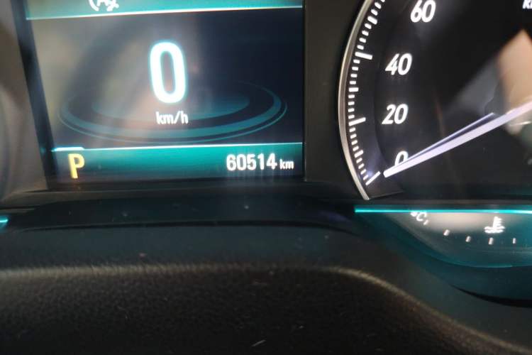 Used Buick GT 2017 15N Automatic Elite Version Odometer Close Up