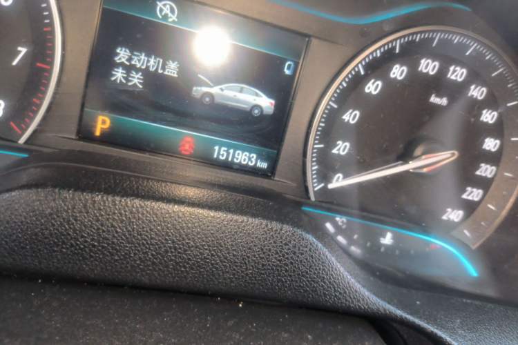 Used Buick GT 2017 15N Automatic Elite Version Odometer Close Up