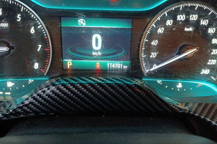 Used Buick GT 2017 15N Automatic Elite Version Odometer Close Up