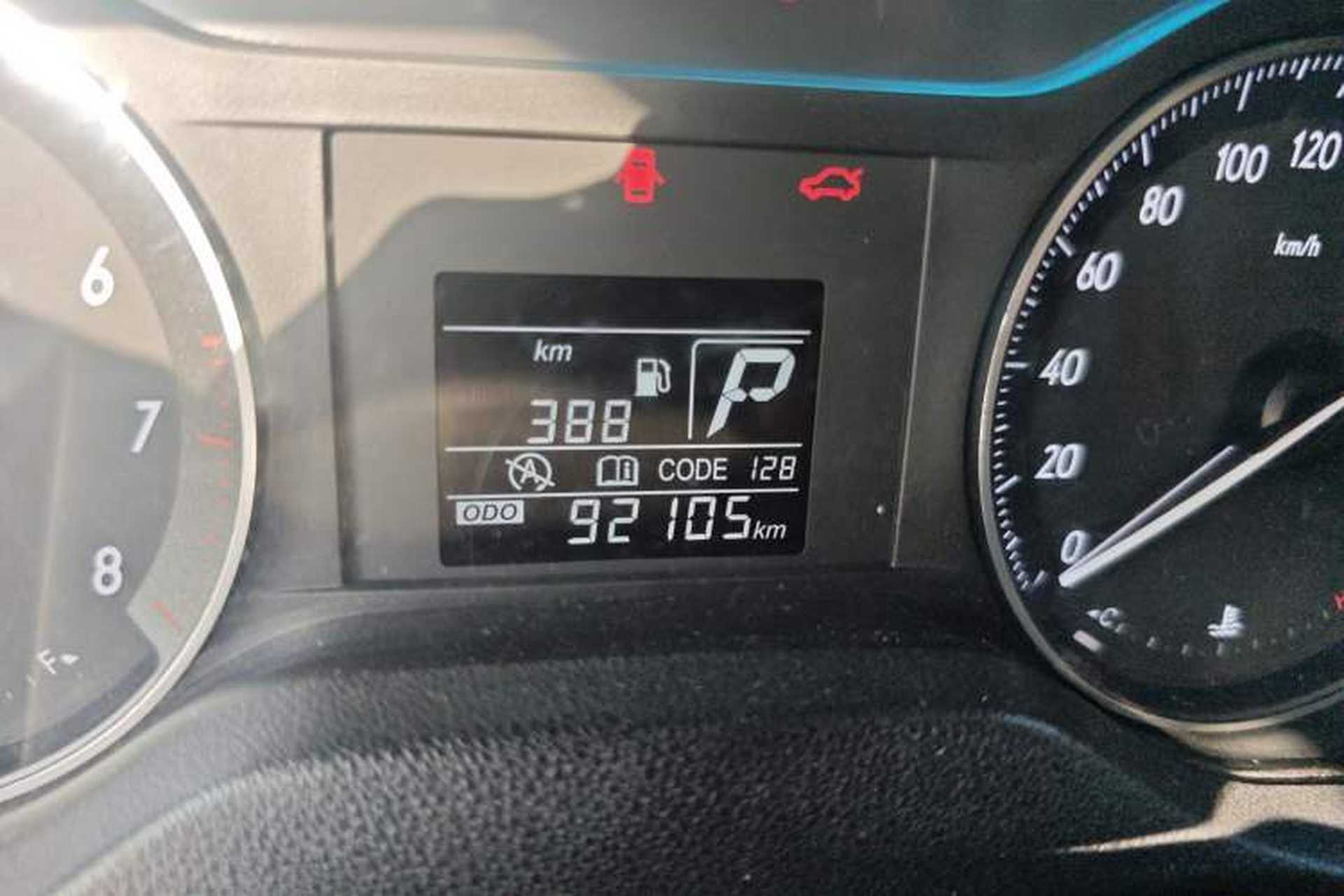 Used Buick GT 2017 15N Automatic Entry-Level Trim Odometer Close Up