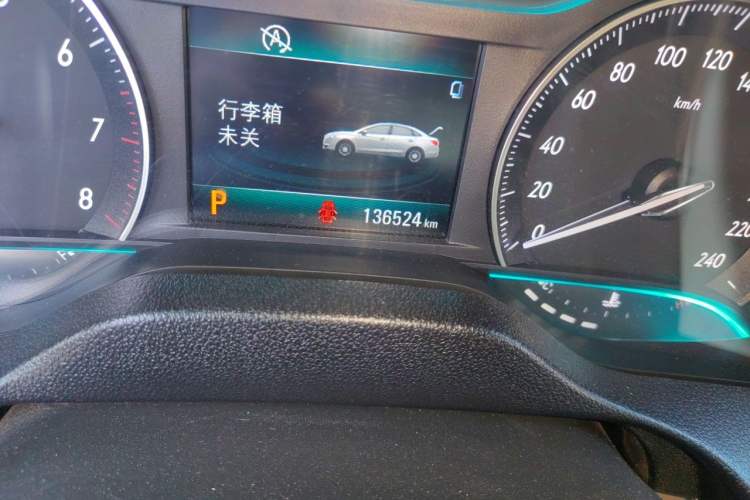 Used Buick GT 2017 15N Automatic Elite Version Odometer Close Up