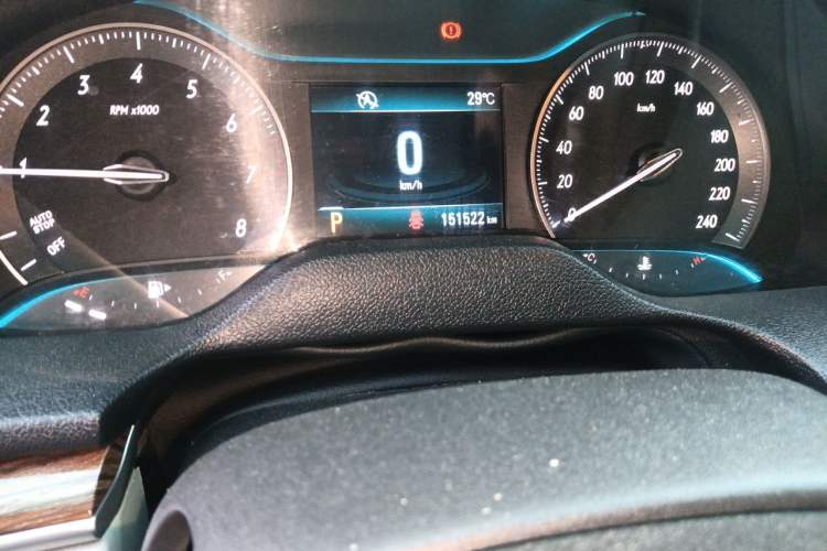 Used Buick GT 2017 15N Automatic Deluxe Edition Odometer Close Up