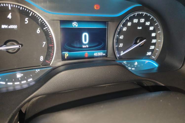Used Buick GT 2017 15N Automatic Elite Version Odometer Close Up