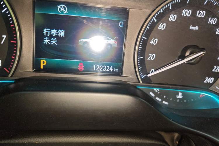 Used Buick GT 2017 15N Automatic Elite Version Odometer Close Up