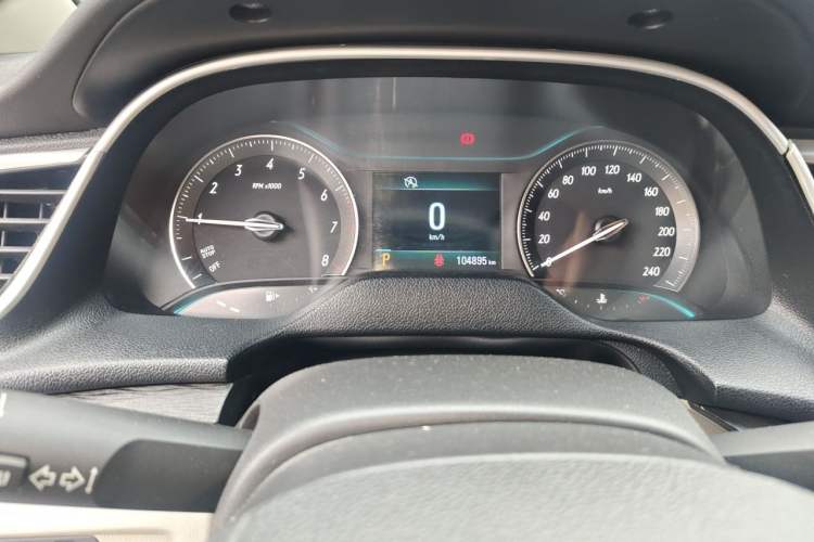 Used Buick GT 2017 15N Automatic Elite Version Odometer Close Up