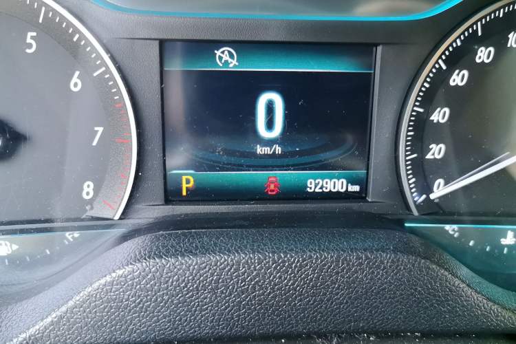 Used Buick GT 2017 15N Automatic Elite Version Odometer Close Up