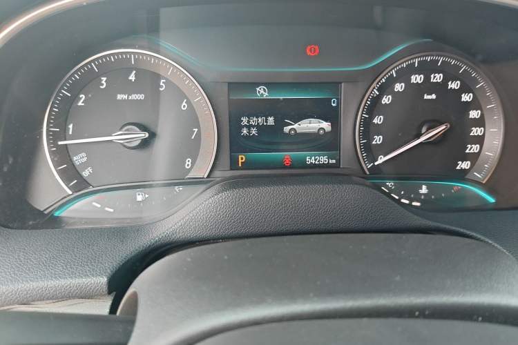 Used Buick GT 2017 15N Automatic Elite Version Odometer Close Up