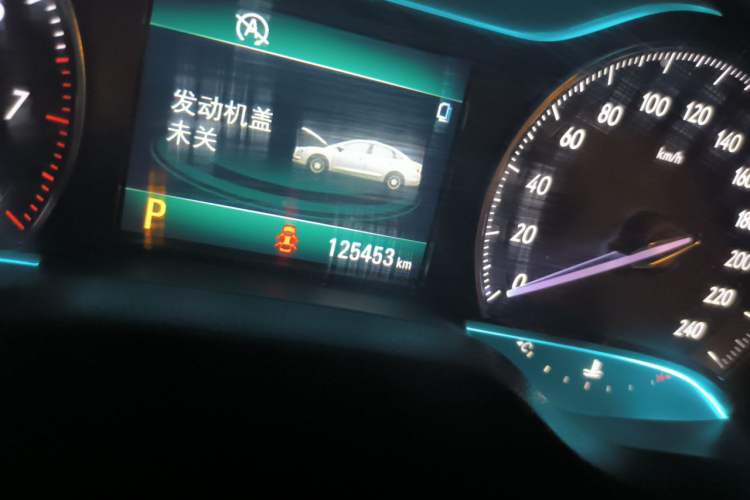Used Buick GT 2017 15N Automatic Elite Version Odometer Close Up