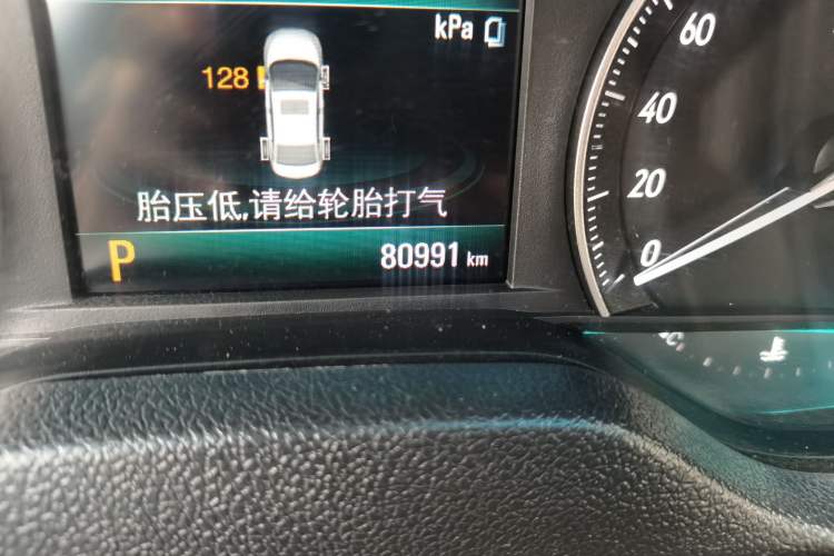 Used Buick GT 2017 15N Automatic Elite Version Odometer Close Up