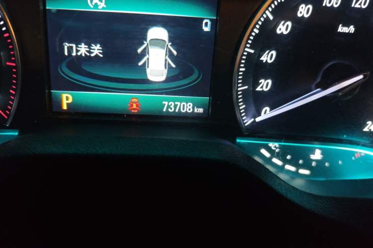 Used Buick GT 2017 15N Automatic Elite Version Odometer Close Up