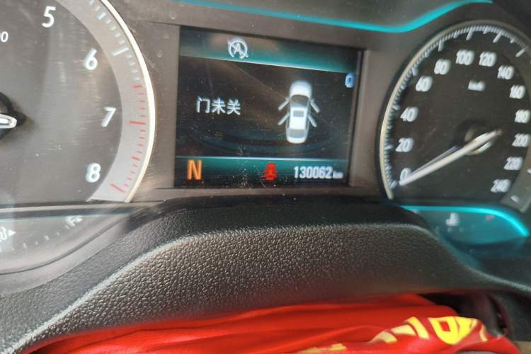 Used Buick GT 2017 15N Automatic Elite Version Odometer Close Up