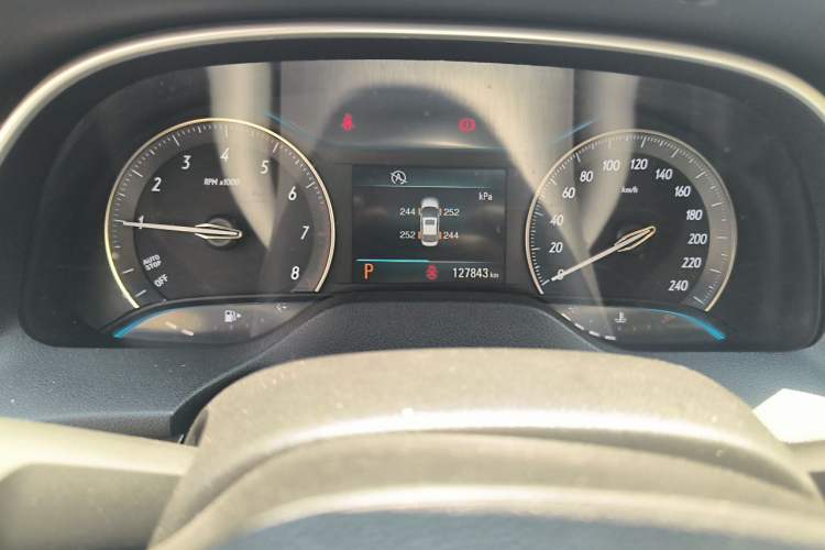 Used Buick GT 2017 15N Automatic Elite Version Odometer Close Up