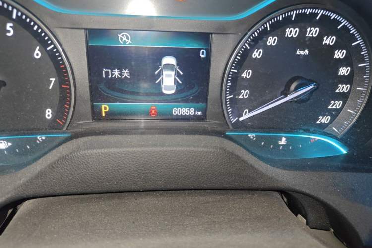 Used Buick GT 2017 15N Automatic Elite Version Odometer Close Up