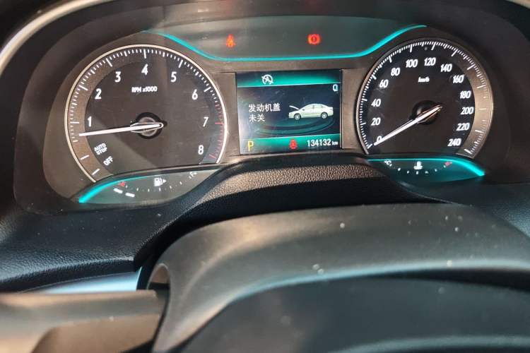 Used Buick GT 2017 15N Automatic Elite Version Odometer Close Up