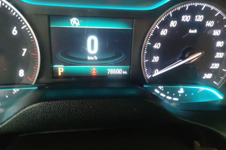 Used Buick GT 2017 15N Automatic Elite Version Odometer Close Up