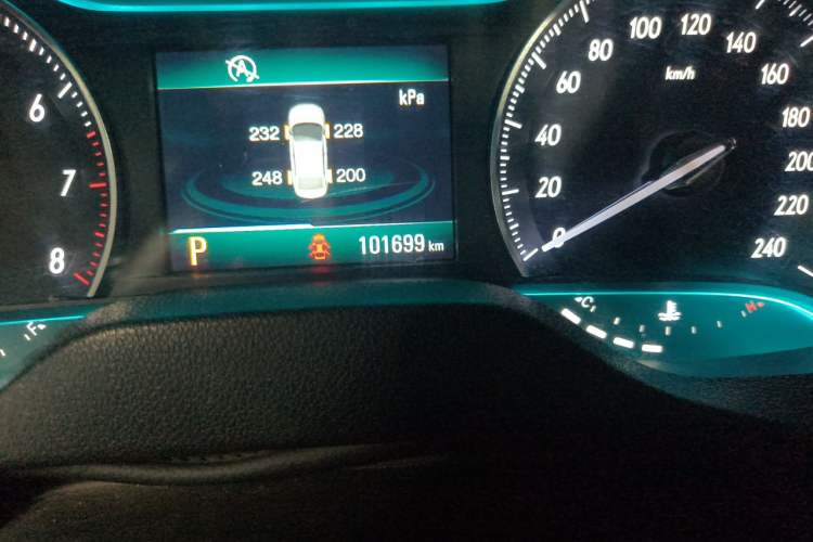Used Buick GT 2017 15N Automatic Elite Version Odometer Close Up