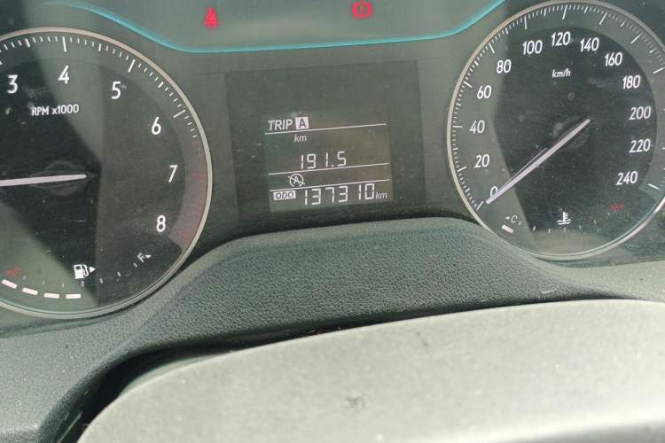 Used Buick GT 2017 15N Manual Entry-Level Trim Odometer Close Up